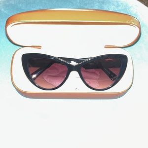 Brand new long champ women’s sunglasses.